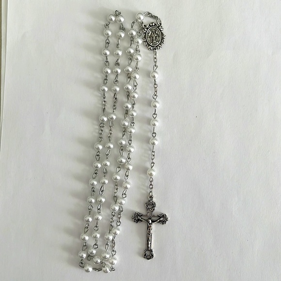 Catholic White Traditional Rosary Beads - Picture 2 of 6